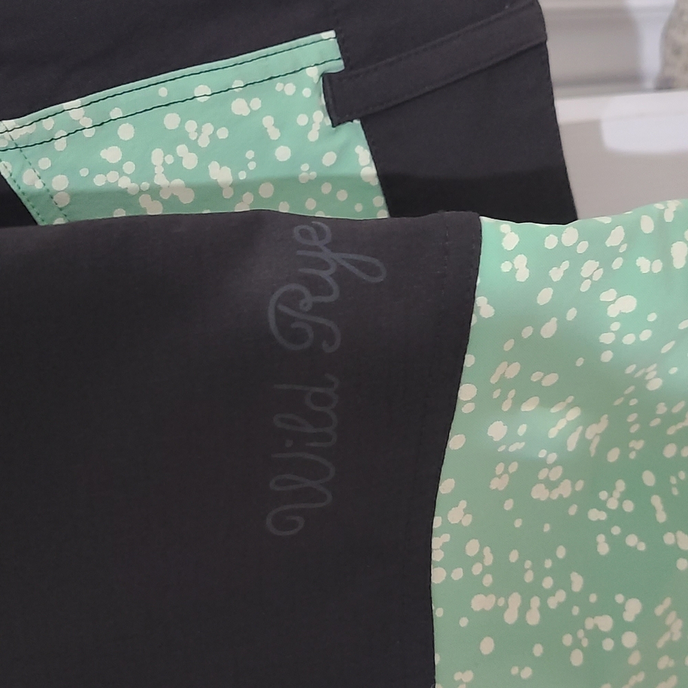 Women's Black and Green Pants
